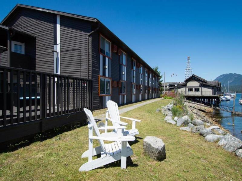 The Spot At Porpoise Bay Hotel & Marina image