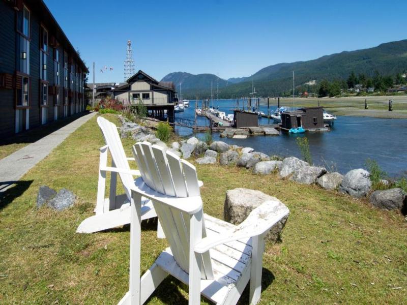 The Spot At Porpoise Bay Hotel & Marina image
