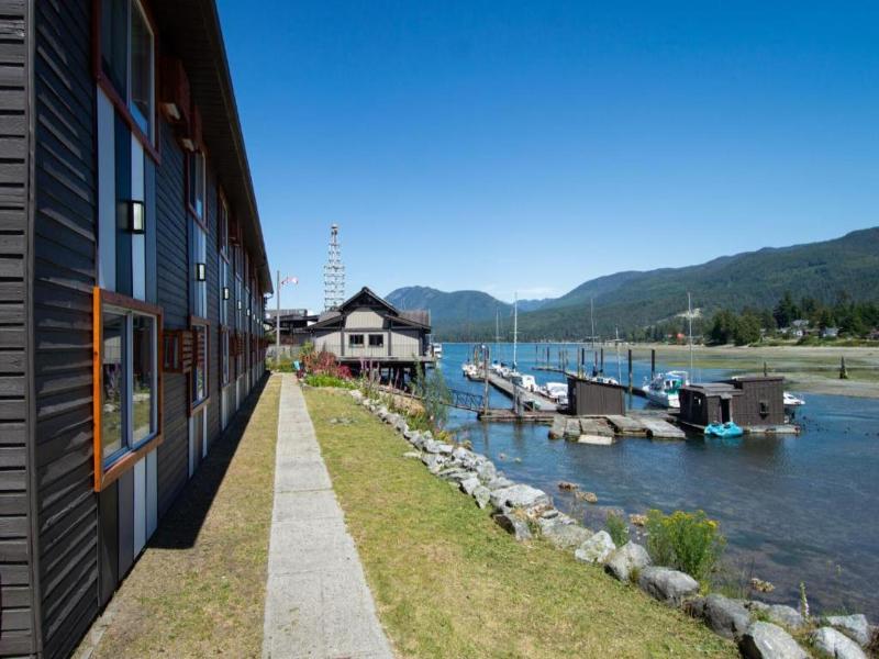 The Spot At Porpoise Bay Hotel & Marina image