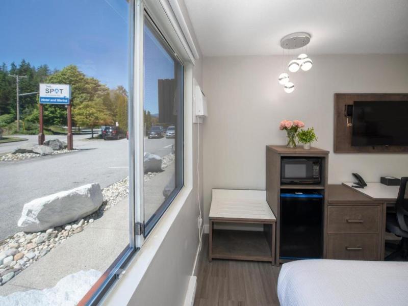 The Spot At Porpoise Bay Hotel & Marina image