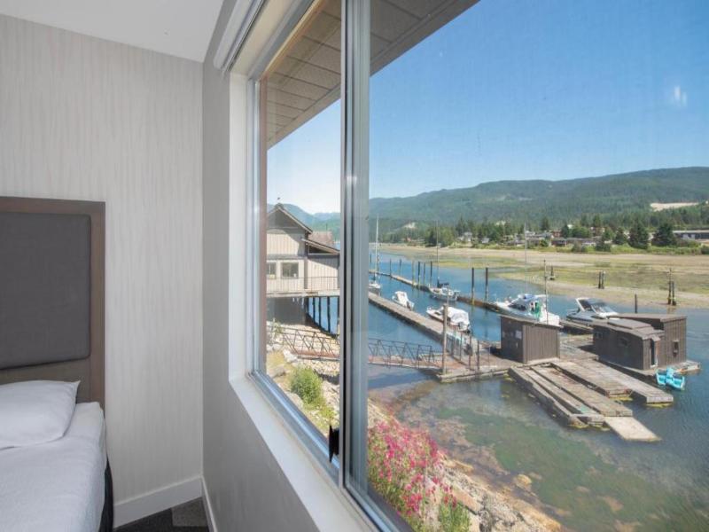The Spot At Porpoise Bay Hotel & Marina image