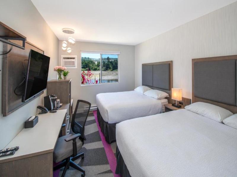 The Spot At Porpoise Bay Hotel & Marina image