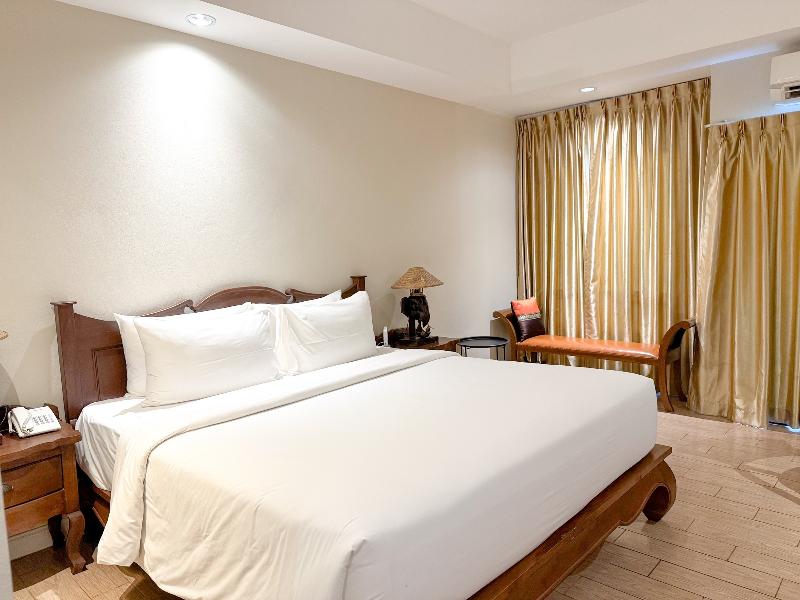 Kokhaburi Hotel By Zuzu image