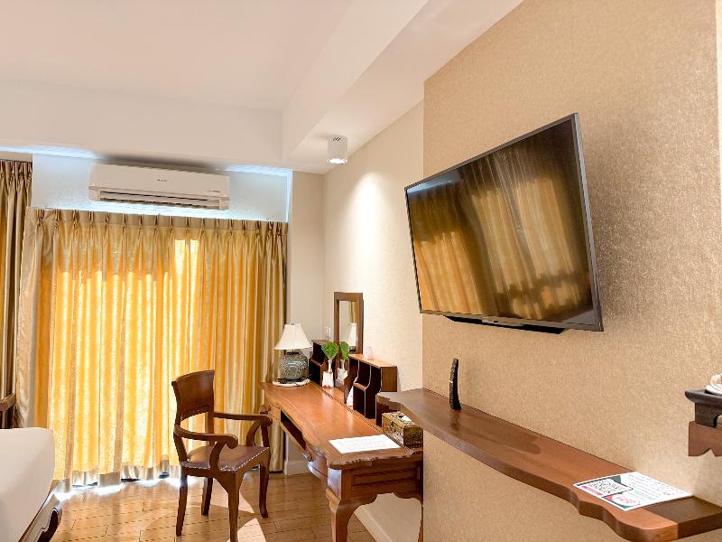 Kokhaburi Hotel By Zuzu image