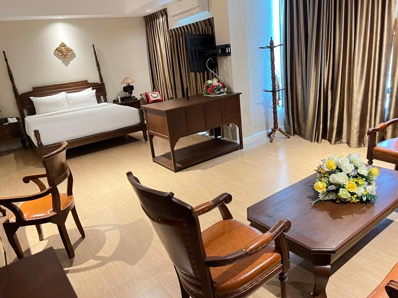 Kokhaburi Hotel By Zuzu image