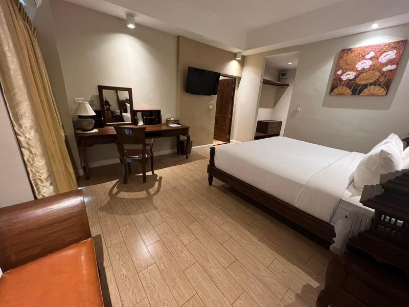 Kokhaburi Hotel By Zuzu image