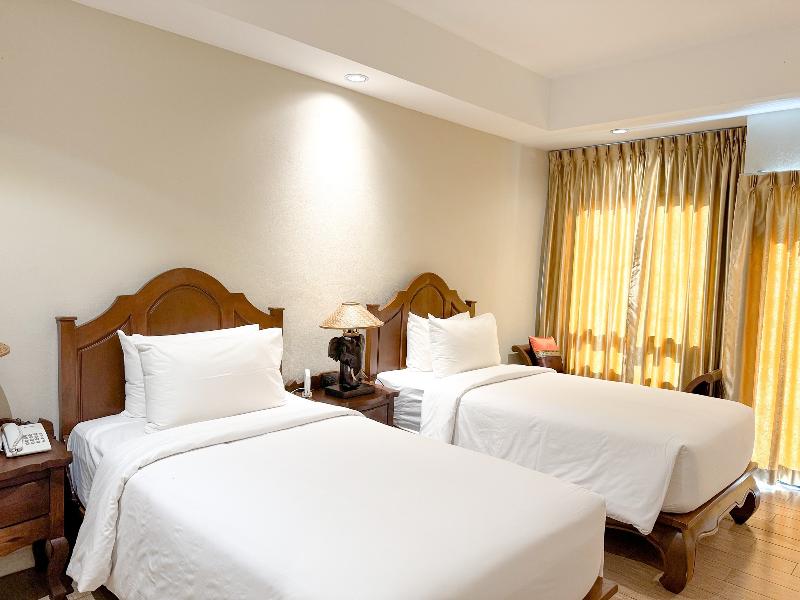 Kokhaburi Hotel By Zuzu image