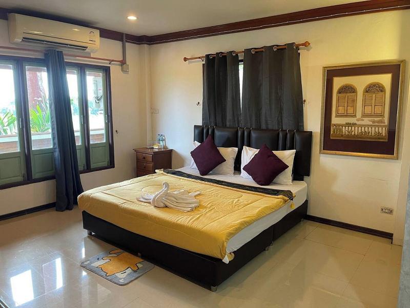 Ruenthai Ayutthaya Resort And Restaurant By Zuzu image