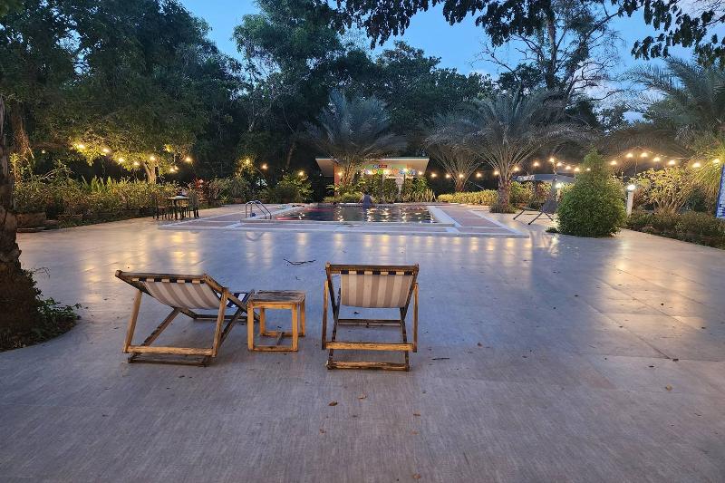 Rung Rueng Resort By Zuzu image