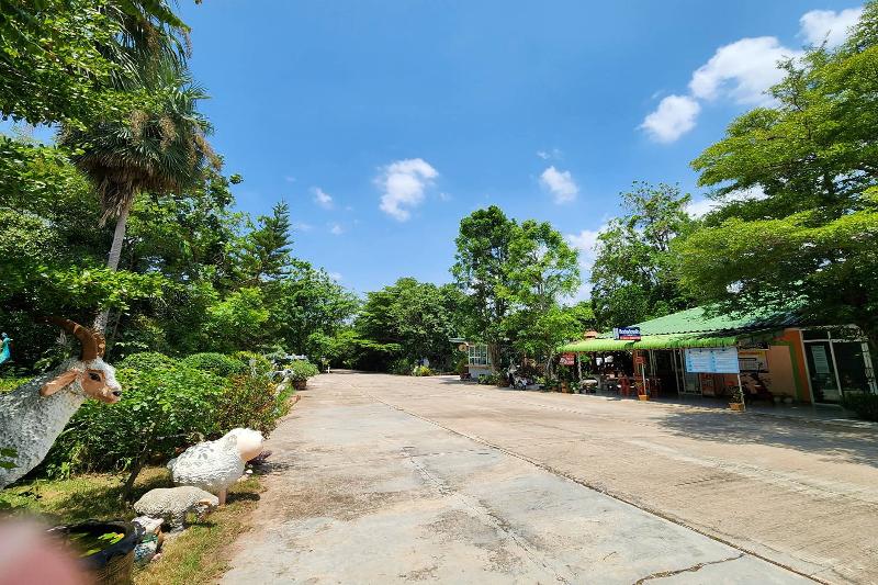 Rung Rueng Resort By Zuzu image