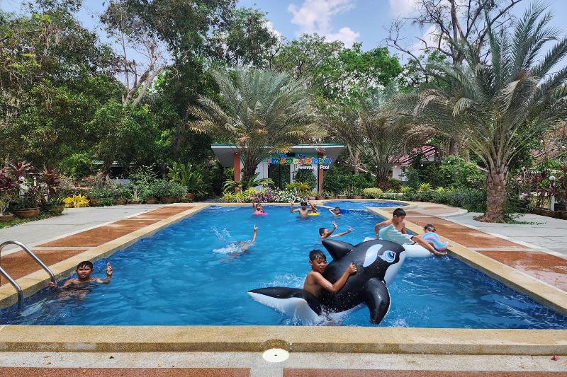 Rung Rueng Resort By Zuzu image