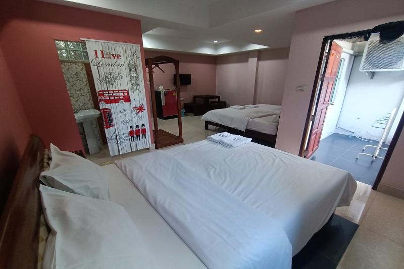 Baansuwanna Hotel By Zuzu image