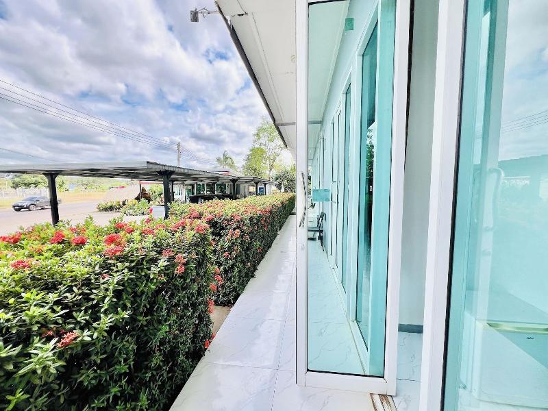 Parichat Bandung Hotel By Zuzu