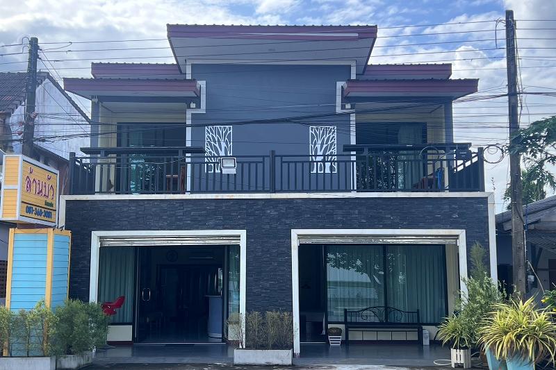 Lan Bua Resort By Zuzu image