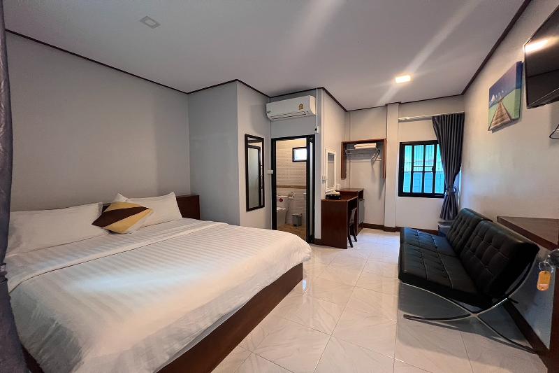 Lan Bua Resort By Zuzu image
