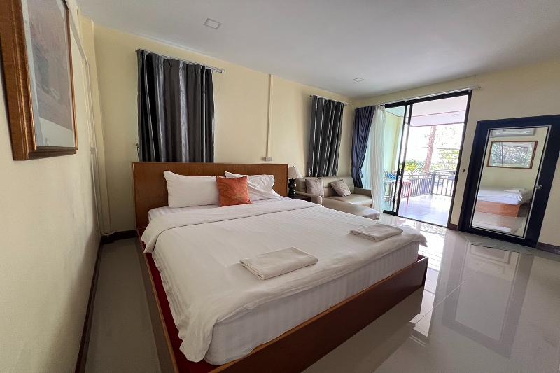 Lan Bua Resort By Zuzu image