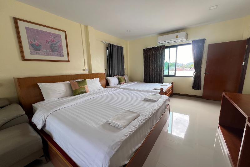 Lan Bua Resort By Zuzu image