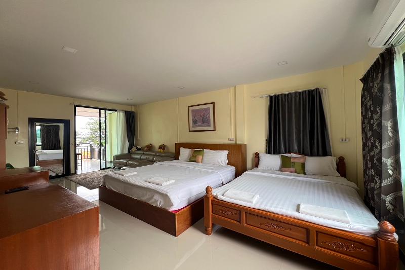 Lan Bua Resort By Zuzu image