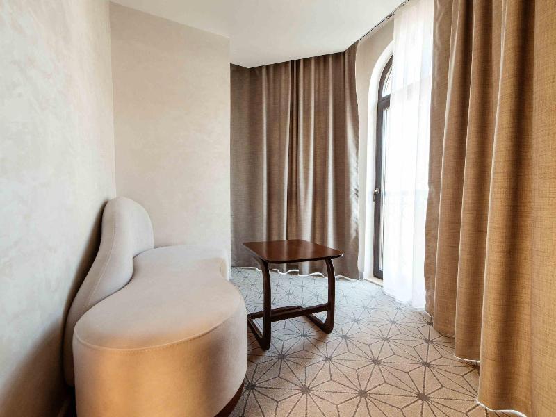 Seven Gates Hotel image