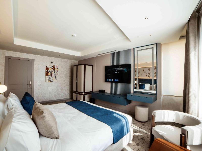 Seven Gates Hotel image