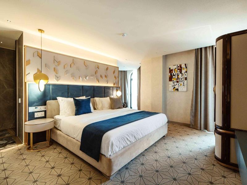 Seven Gates Hotel image