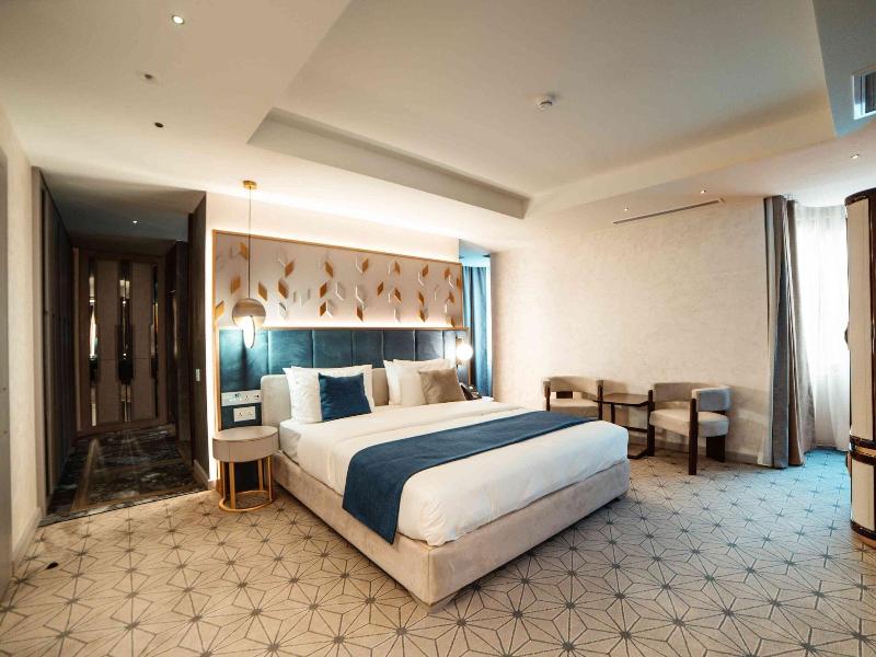 Seven Gates Hotel image