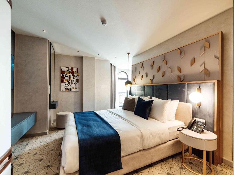 Seven Gates Hotel image