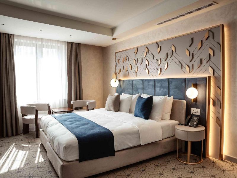 Seven Gates Hotel image