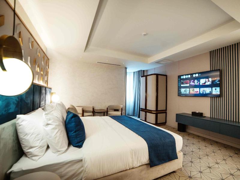 Seven Gates Hotel image