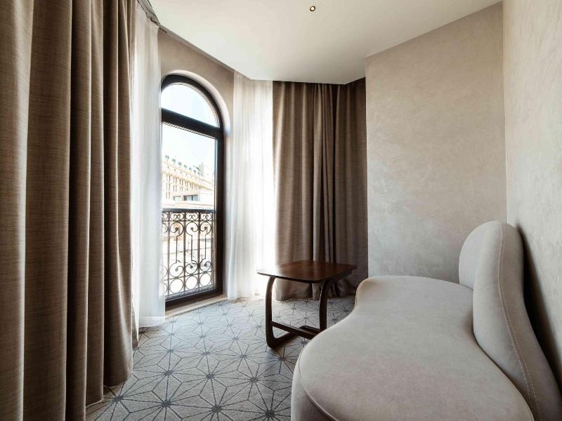 Seven Gates Hotel image