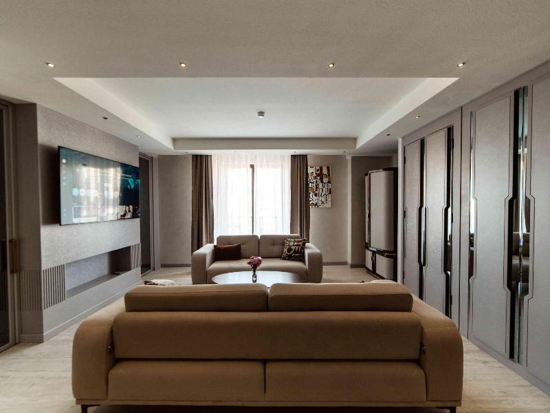 Seven Gates Hotel image