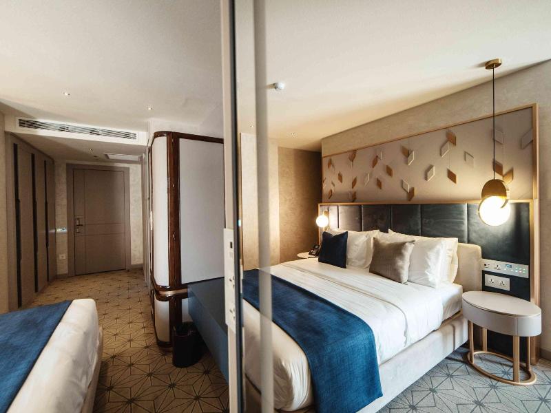 Seven Gates Hotel image