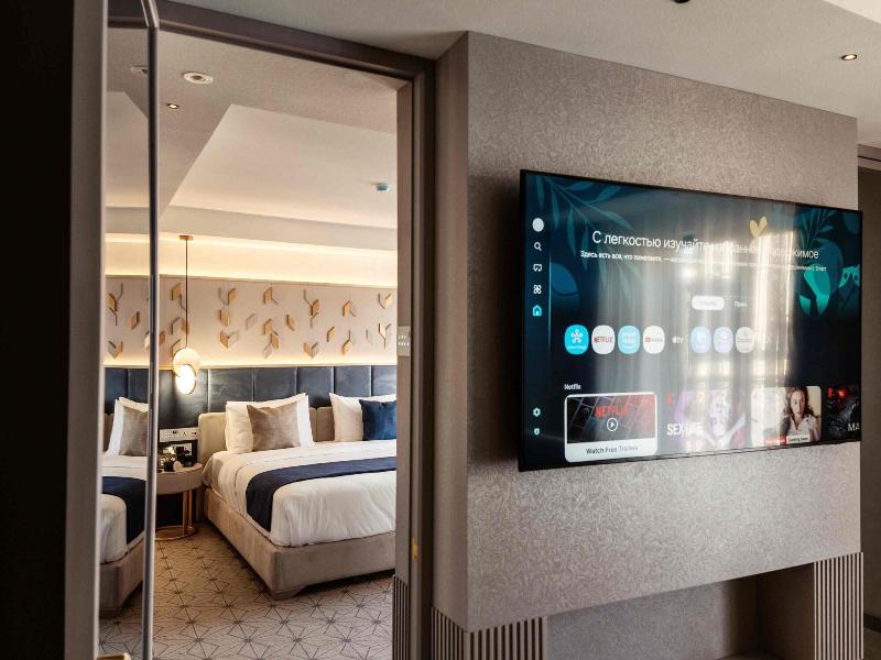 Seven Gates Hotel image