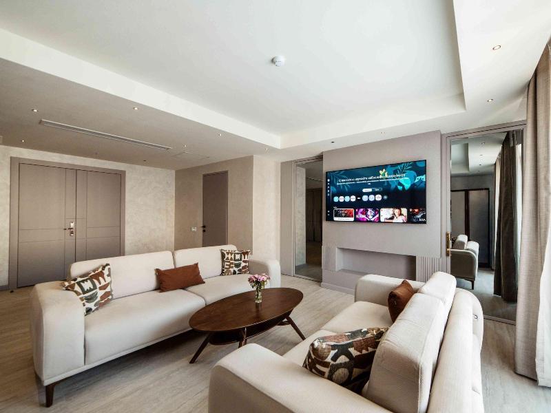 Seven Gates Hotel image