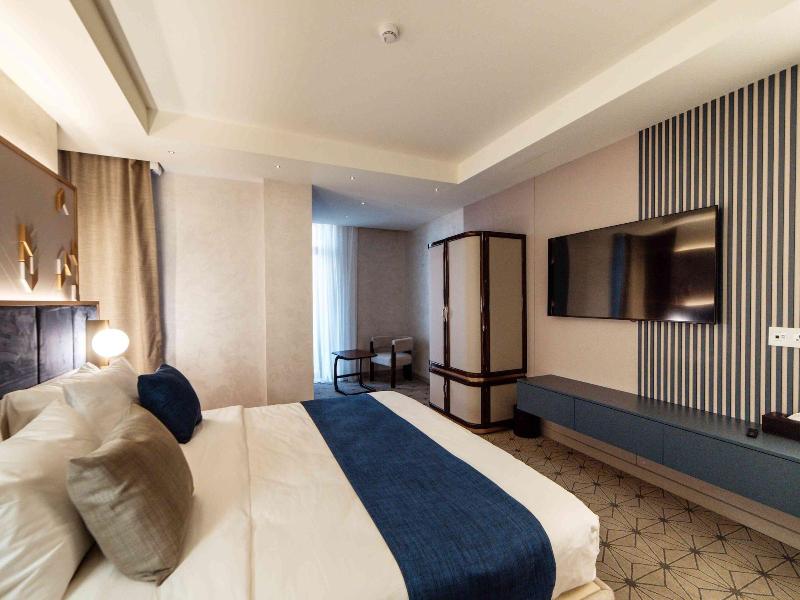 Seven Gates Hotel image