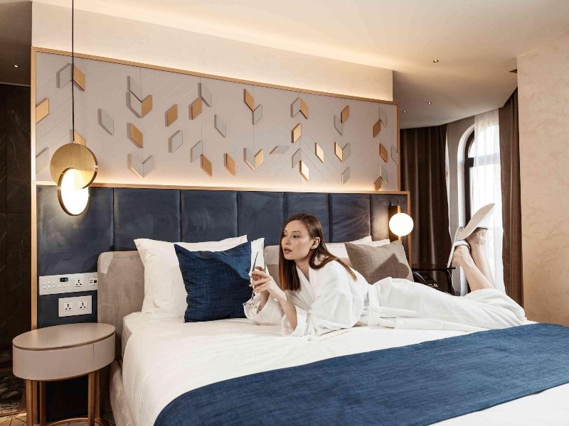 Seven Gates Hotel image