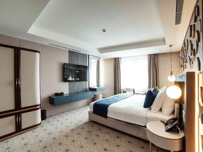 Seven Gates Hotel image