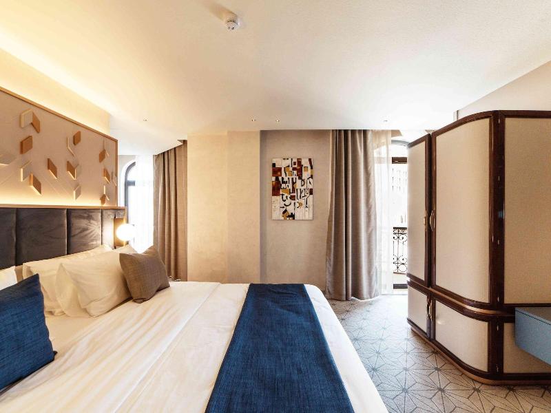 Seven Gates Hotel image