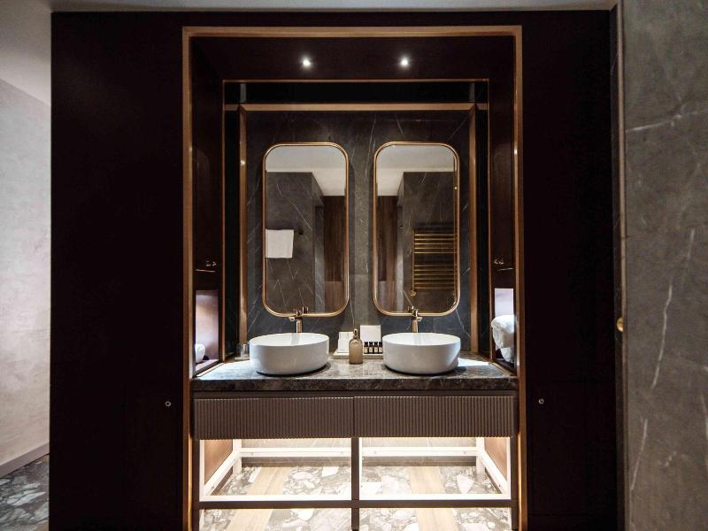 Seven Gates Hotel image