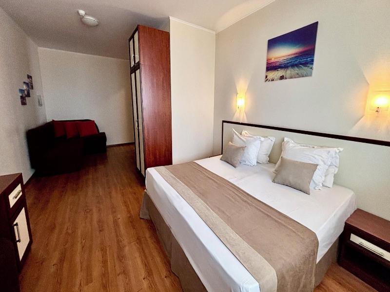 Sea Vista Hotel image