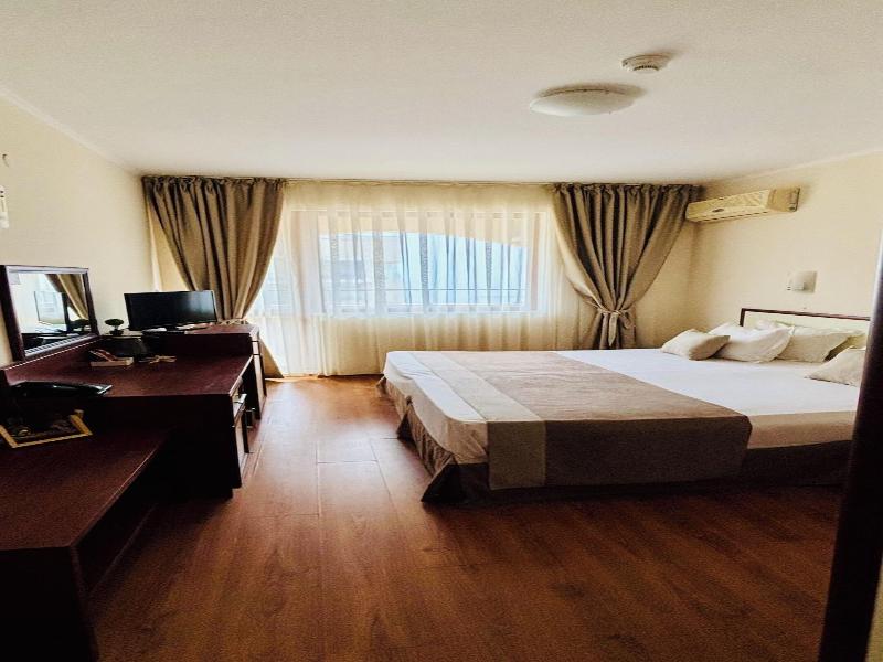 Sea Vista Hotel image