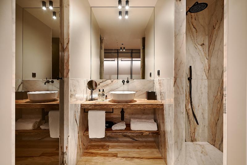 The Log Porto Hotel image