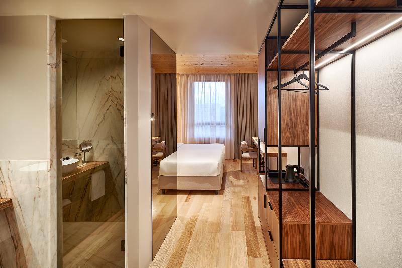 The Log Porto Hotel image