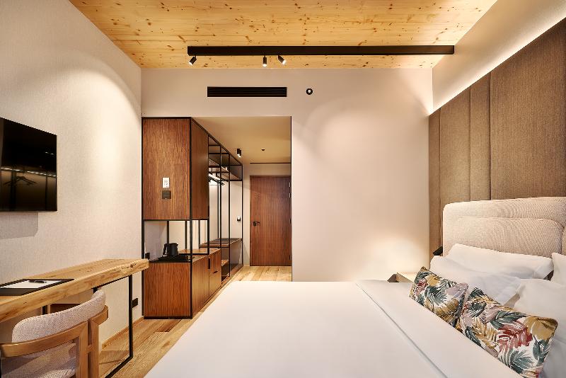The Log Porto Hotel image