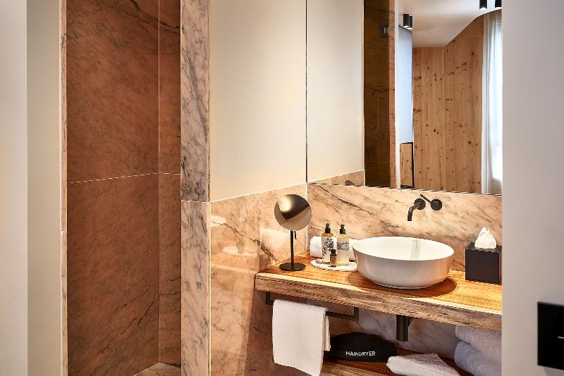 The Log Porto Hotel image