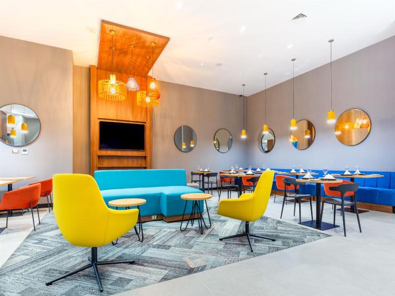 Tru By Hilton Chillan Ferrat image