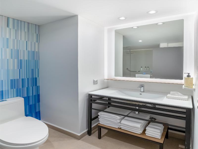 Tru By Hilton Chillan Ferrat image