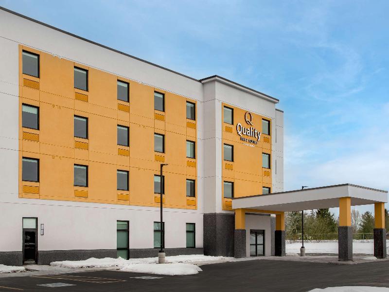 Quality Inn & Suites Prescott ON — general view