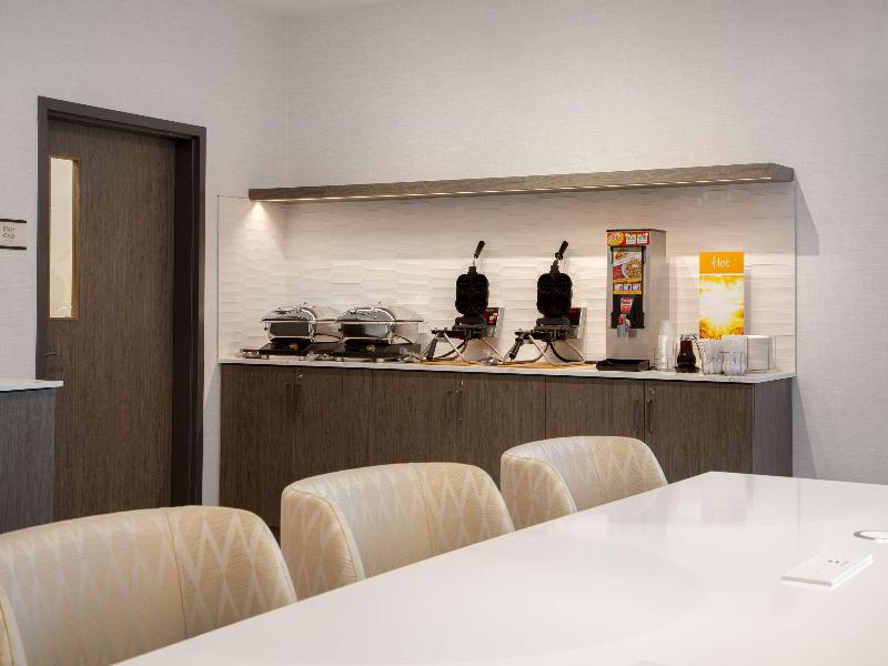 Quality Inn & Suites Prescott ON image