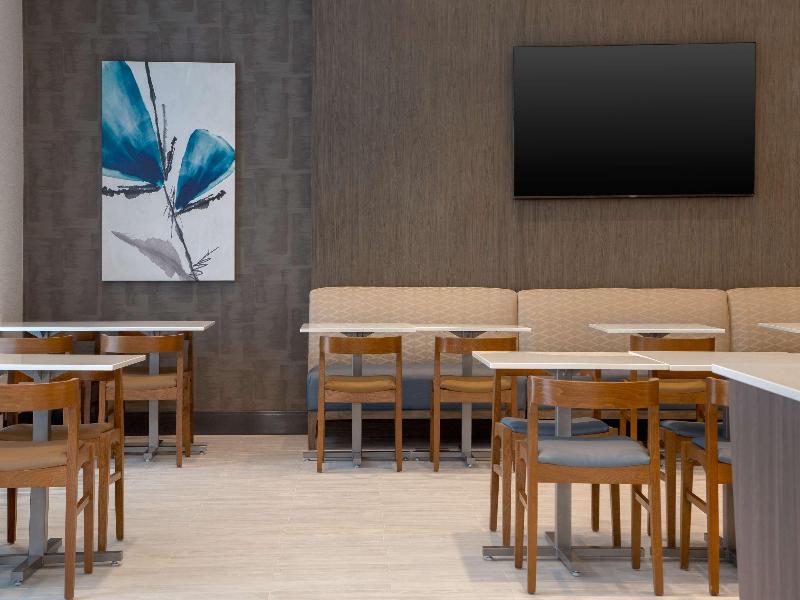 Quality Inn & Suites Prescott ON image